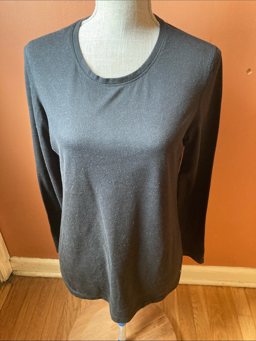 Danskin Now  Black Semi Fitted Long-Sleeve  Crewneck Top